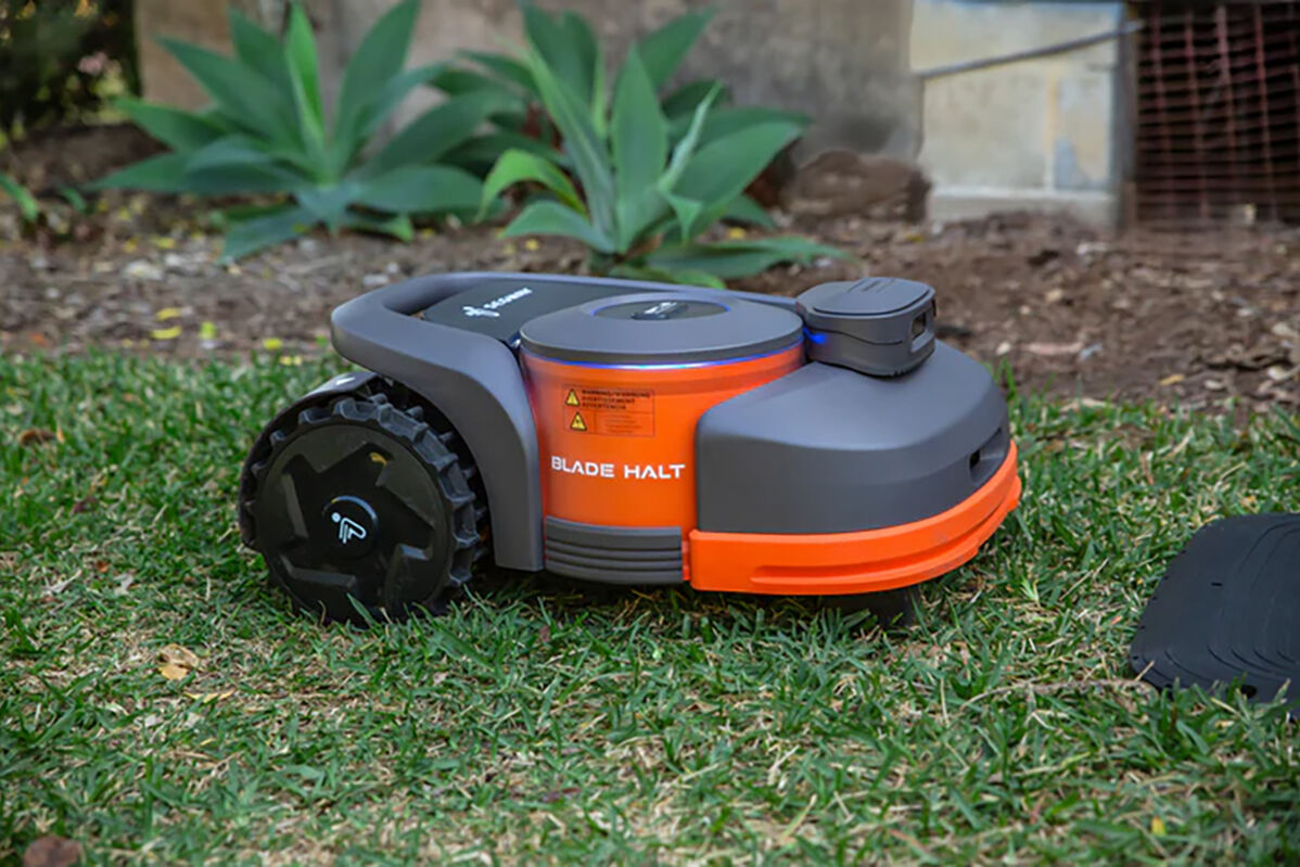 Segway Navimow H3000AVF Robotic Mower andndash 3000mandsup2 Segway Navimow H3000AVF Robotic Mower andndash 3000mandsup2