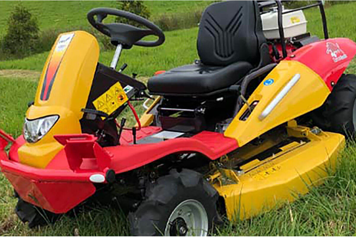 RAZORBACK 4WD RIDE ON MOWER CMX1808 | All About Mowers and Chainsaws